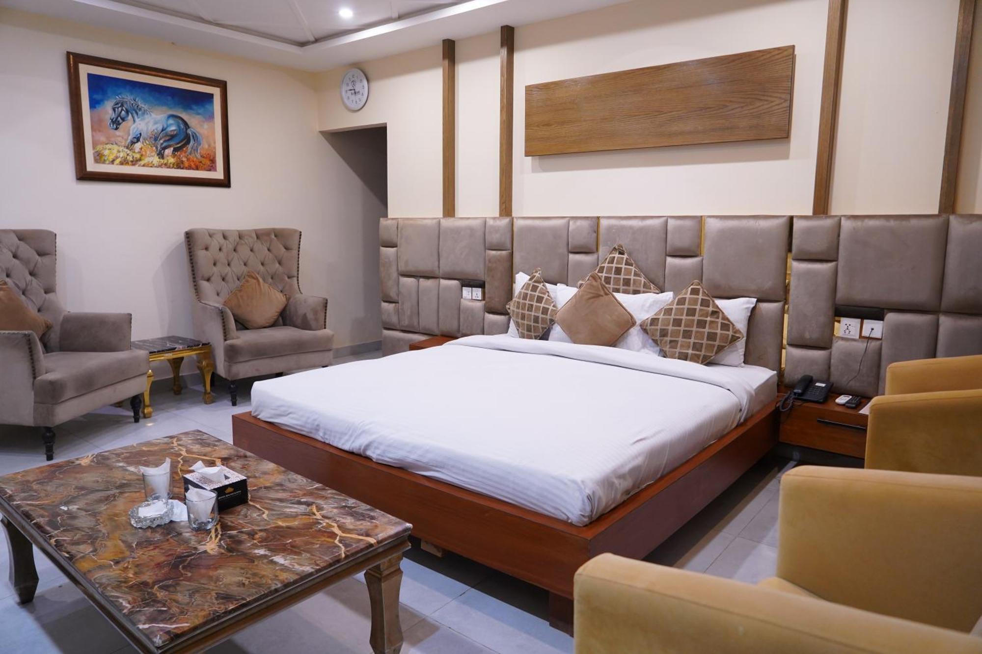Hotel Avalon Suites ملتان المظهر الخارجي الصورة