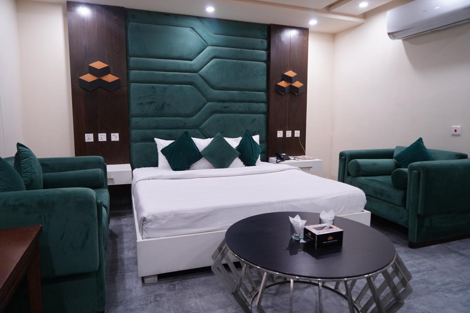 Hotel Avalon Suites ملتان المظهر الخارجي الصورة